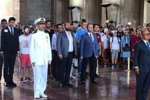 Trabzonspor'dan Anıtkabir'i ve 15 Temmuz Şehitler Anıtı'nı ziyareti