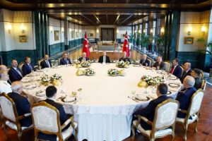 Cumhurbaşkanı Erdoğan YAŞ &uuml;yeleri ile yemekte buluştu
