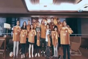 Galatasaraylı futbolcular Suriyeli &ccedil;ocuklarla buluştu