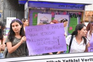 İzmirli kadınlardan yasa tasarısına tepki