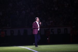 "Kenetlenelim ve 50 yılımızı şampiyonlukla ta&ccedil;landıralım"