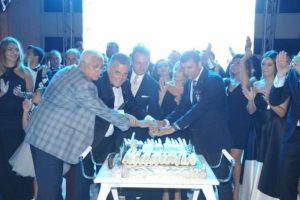 İzmit Beşiktaşlılar Derneği şampiyonluğu kutladı