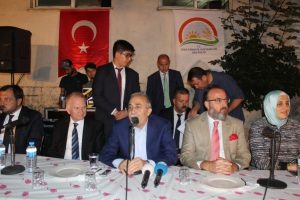 Bakan Fakıbaba &ccedil;ift&ccedil;ilerle bir araya geldi