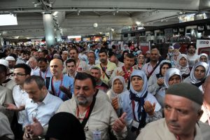 İlk hacı kafilesini İstanbul M&uuml;ft&uuml;s&uuml; uğurladı