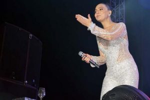 Belediye meclisi karıştı! 'Bu paralar Ebru G&uuml;ndeş'e, B&uuml;lent Ersoy'a gidiyor'