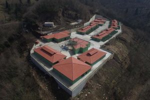 Hayvanlar i&ccedil;in 4,5 milyon liralık barınak inşa edildi