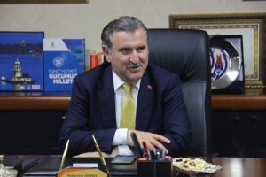 Bakan Bak, milli y&uuml;z&uuml;c&uuml;leri tebrik etti