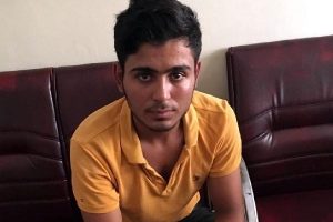 Gen&ccedil; kızı '&ccedil;ıplak fotoğraflarını montajlamışlar' diyerek dolandırdı