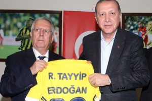 Cumhurbaşkanı Recep Tayyip Erdoğan, Fenerbah&ccedil;e'yi tebrik etti