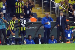 Valbuena alkışlarla yerini Isla'ya bıraktı