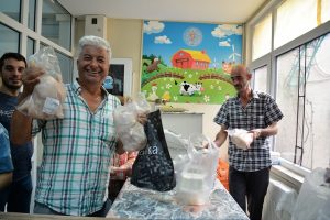 Bursa'da &uuml;niversiteli tavuklara b&uuml;y&uuml;k ilgi
