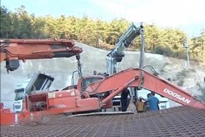 Bursa'da hızlı tren inşaatında taşeron firmanın iş makinalarına haciz