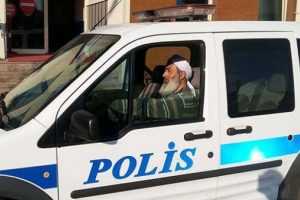Sarıklı-sakallı polis memuru a&ccedil;ığa alındı!