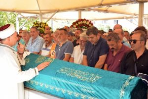 Tekne kazası kurbanı anne ve oğluna g&ouml;z&uuml; yaşlı veda