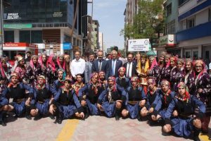 Doğubayazıt sokaklarında Bursa İneg&ouml;l r&uuml;zgarı