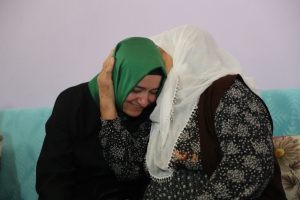 Bakan Kaya şehit ailesini ziyaret etti