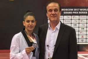 Milli sporcu Nur Tatar'dan g&uuml;m&uuml;ş madalya