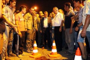 &Ouml;l&uuml;ml&uuml; kaza sonrası mahalleli, yolu trafiğe kapattı