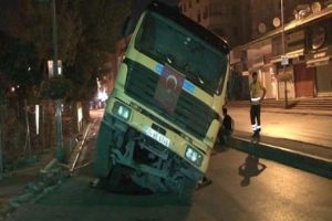 İstanbul &ccedil;&ouml;k&uuml;yor! Bir anda yola g&ouml;m&uuml;ld&uuml;