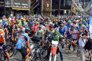 Bursa'da 800 bisiklet&ccedil;i Uludağ'ın zirvesine pedal &ccedil;evirdi