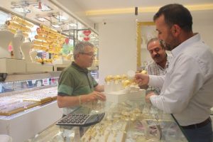 Kuyumcudan &ccedil;iftlere altın uyarısı
