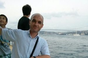 Mide kanamasıyla yoğun bakıma alınan doktor beyin kanamasından &ouml;ld&uuml;