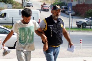 Darp edilmekten bayılma numarasıyla kurtuldu