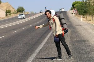 'Otostop'la G&uuml;neydoğu turuna &ccedil;ıktı