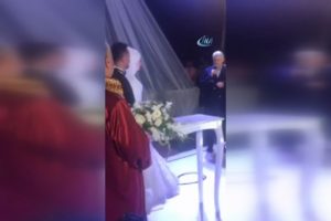 Başbakan'dan yeni evli &ccedil;ifte nasihatler