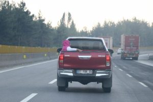 Otoyoldaki tehlikeli yolculuk kamerada