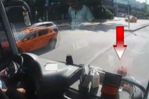 Yolcu otob&uuml;s&uuml; yaşlı adamı ezdi!