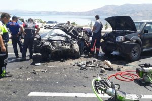 Elazığ'da trafik kazası: 3 &ouml;l&uuml;, 2 yaralı