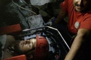İngiliz turist i&ccedil;in nefes kesen kurtarma operasyonu
