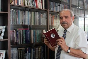 Sigaraya para vermek yerine 10 bin kitap aldı