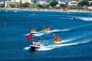Tatilci de turizmci de tatil kararını bekliyor
