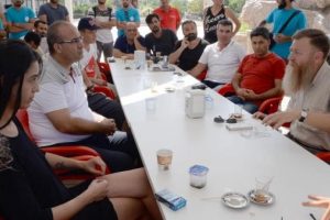 CHP'li vekil, 'Militan yetiştiriliyor' dediği kampa girdi, m&uuml;d&uuml;rle tartıştı...