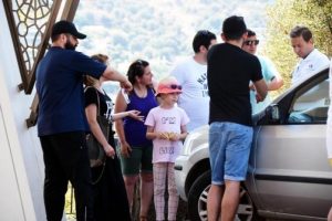 Tatilciler otel kapısında kaldı