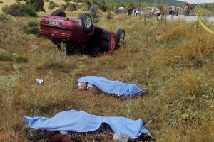 Hastane yolunda kaza; 3 kardeş &ouml;ld&uuml;, 1 kişi yaralandı
