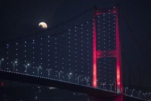 Ay Tutulması muhteşem g&ouml;r&uuml;nt&uuml;lere sahne oldu