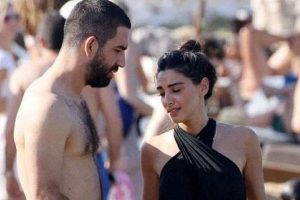 Arda Turan bir oturuşta 200 midye yedi!