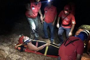 Ayağını kıran İsko&ccedil; kadını AKUT kurtardı