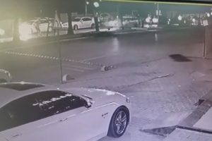 Uygulama yapan polise &ccedil;arpıp ka&ccedil;tı