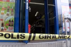 İstanbul'nda g&uuml;peg&uuml;nd&uuml;z silahlı market soygunu