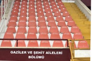 Bursa İneg&ouml;lspor'dan şehit yakınları ve gazilere &ouml;zel trib&uuml;n