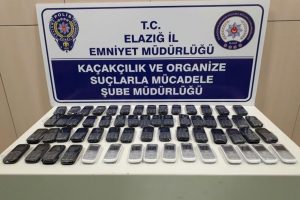 Yol uygulamasında ka&ccedil;ak cep telefonları ele ge&ccedil;irildi