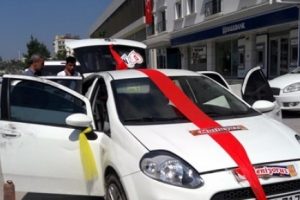 &Ccedil;aldıkları kasayı gelin arabasında taşıdılar