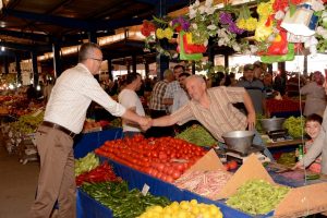 Bursa Karacabey Belediye Başkanı pazar yerinde