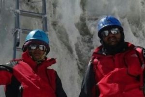 Sahte Everest tırmanışı mesleklerinden etti