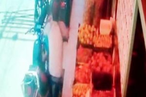 Fedakar baba oğlunu korumaya &ccedil;alışırken can verdi