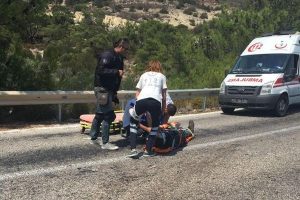 Foça'da trafik kazası:1'i ağır 3 yaralıı